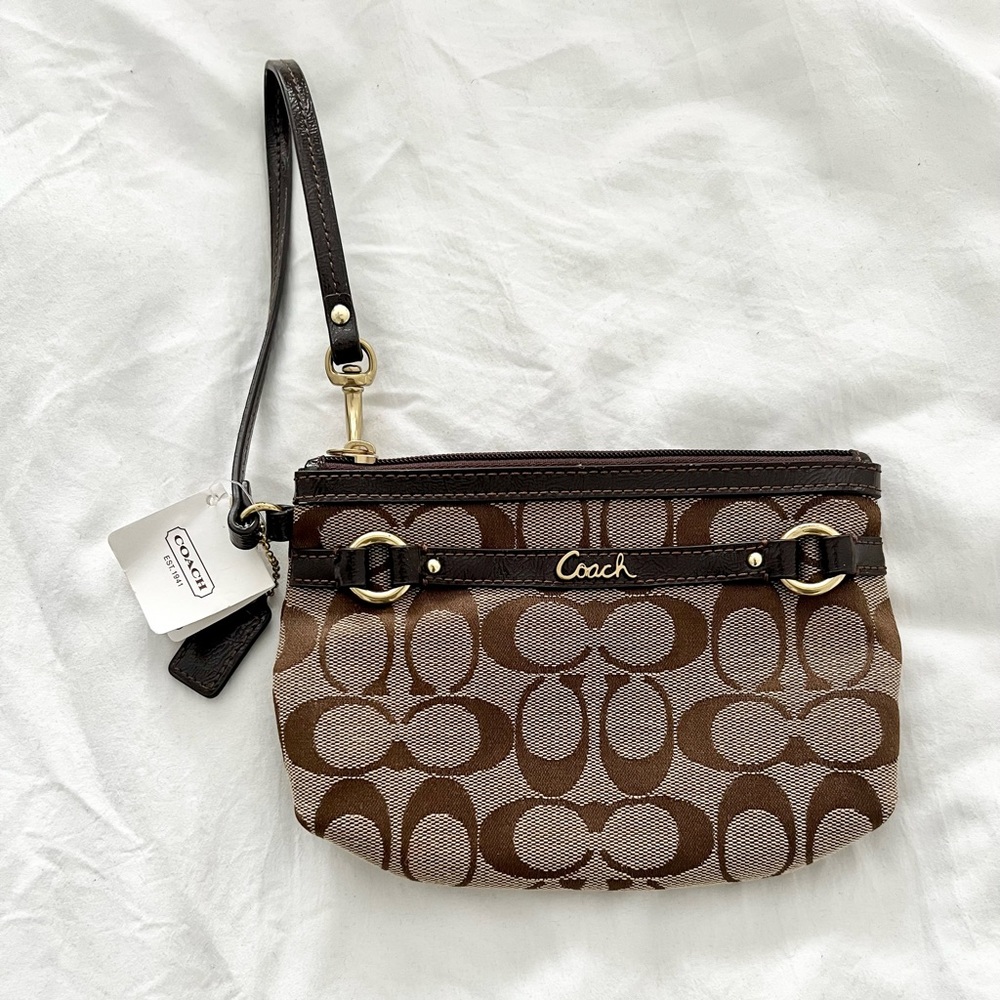 Coach Wristlet Medium Gallery Signature NWT